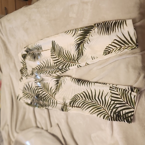 H&M - flowy palm pants - Picture 2 of 4